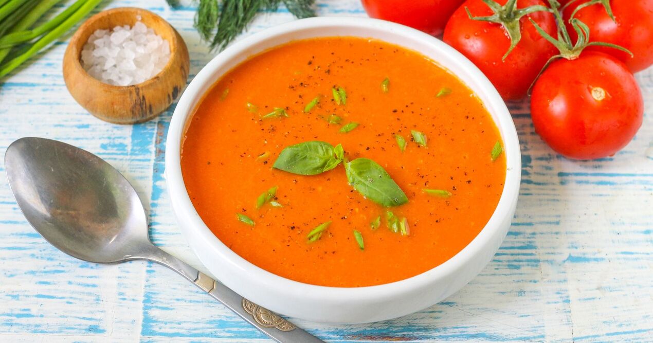 sopa de puré de tomate en una dieta favorita