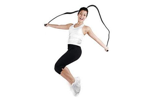 Ejercicios con saltar la cuerda para perder peso en el abdomen y las caderas.